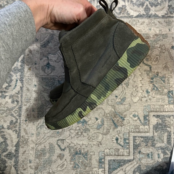 Out N about Mid Boot - Picture 1 of 9